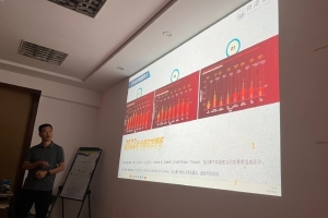 海港邀請同濟大學的劉慶廣老師為隊員們開展了一節(jié)運動營養(yǎng)學課程