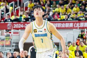 加油！隊(duì)記：我認(rèn)為曾凡博是籃網(wǎng)最后一個(gè)雙向合同名額的頭號(hào)人選