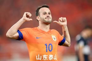 記者贊卡扎伊什維利：背后有壓迫停球后還能找回平衡，牛！