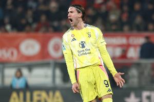 意媒：國米為DV9開800萬歐免簽?zāi)晷?，但他尚未回?yīng)畢竟為時尚早