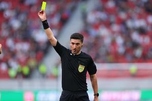 麥麥提江執(zhí)法申花5勝2平5負(fù)，執(zhí)法泰山3勝2平6負(fù)并有3張直紅