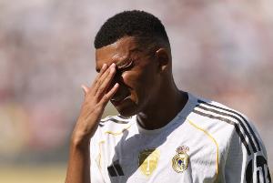 納斯里質(zhì)疑姆巴佩未考駕照：這不正常，齊達(dá)內(nèi)同齡時(shí)也做了很多事