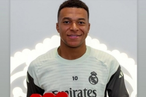 姆巴佩曬8月最佳獎杯：感謝皇馬球迷，我已準(zhǔn)備好繼續(xù)幫助球隊(duì)