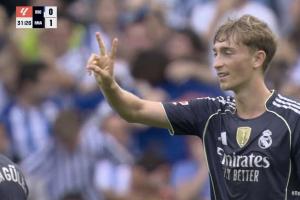 主裁很堅決！赫伊森比“2”示意自己并非最后一人 阿隆索抗議染黃