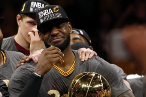 白巖松：冠軍的心是什么樣的？老詹：全身心投入 不問結(jié)果