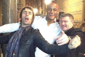 孔帕尼發(fā)文悼念曼城忠實(shí)球迷、拳王哈頓：安息吧，傳奇