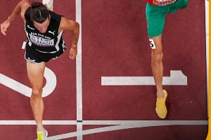 世錦賽0.07秒絕殺3000米障礙奧運冠軍慘遭絕殺，失金倒地痛哭