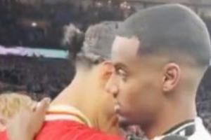 聯(lián)賽杯賽后伊薩克說啥？范迪克賣關(guān)子：兩三年后再講，現(xiàn)在我忘了