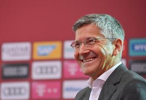 海納：拜仁鋒線配置在歐洲可不多見，歐冠比賽時(shí)不會(huì)想錢只會(huì)想贏