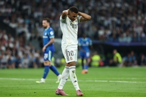 姆總真心累居勒爾先發(fā)失誤致丟球+浪射，馬斯坦托諾吐餅