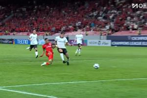 這球沒進啊！第26分鐘，古斯塔沃單刀被撲，海港仍0-1落后