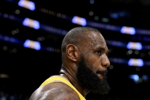 媒體人：我認為下賽季不是詹姆斯的最后一舞 那時他依舊值2-3千萬