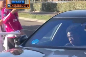 六臺(tái)曬視頻：維尼修斯抵達(dá)皇馬訓(xùn)練基地，一臉嚴(yán)肅