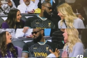 詹姆斯談熱梗：我走過(guò)去最先想到的就是祝珍妮和琳達(dá)婦女節(jié)快樂(lè)