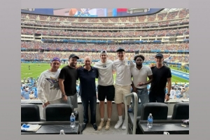 支持同城球隊！拉拉維亞與里夫斯現(xiàn)場觀看NFL洛杉磯閃電比賽