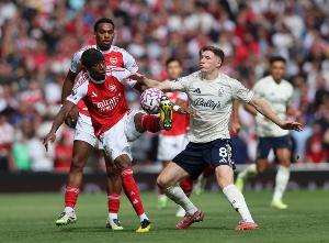 英媒：疑似遭遇膝傷，阿森納邊鋒馬杜埃凱可能長期缺陣