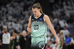 曾調(diào)侃SGA造犯規(guī)！約內(nèi)斯庫季后賽持續(xù)拉胯 雷蜜第一時(shí)間趕來嘲笑