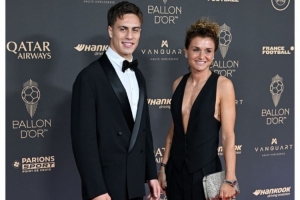 尤文曬伊爾迪茲、吉雷利出席金球獎(jiǎng)合照：????