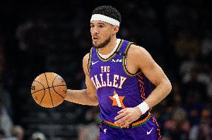 布克：我喜歡打控衛(wèi) 我的天賦是得分但我能為隊友創(chuàng)造機(jī)會