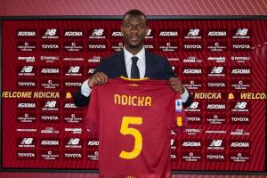 記者：羅馬主力中衛(wèi)恩迪卡并未肌肉拉傷，被換下只是因?yàn)槌榻? >
                                        </div>
                                    </div>
                                                                        <div   id=