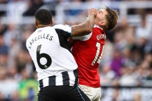 紐卡嫉妒你的顏值約克雷斯0球0助球迷評(píng)8分：支點(diǎn)作用明顯