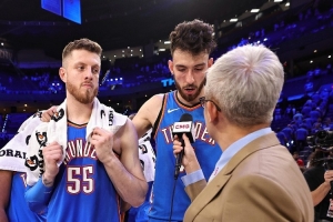 切特：休賽期每支球隊(duì)都想變強(qiáng) 我和哈滕的組合取得了進(jìn)步