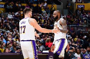 詹姆斯談東契奇減重：天哪！我也得開始他的訓(xùn)練計(jì)劃了