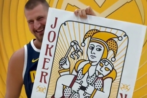 整活達人！新賽季自己從小王變大王 約基奇定妝照?！按笈啤? >
                                        </div>
                                    </div>
                                                                        <div   id=