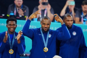 算上也是？費(fèi)爾頓：不算詹庫(kù)杜的話 愛德華茲是聯(lián)盟前5球員