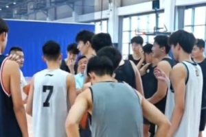 青島青年隊(duì)訓(xùn)練的一天！我們相信一分耕耘一分收獲 加油吧少年