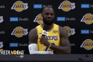 詹姆斯：我會(huì)和妻子女兒共同決定還要打多久 和東契奇等隊(duì)友無關(guān)