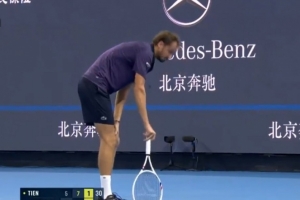 冤枉！梅德韋杰夫中網(wǎng)被警告“消極比賽”，ATP官方承認(rèn)判罰錯(cuò)誤