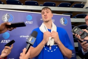 弗拉格：有時(shí)我會(huì)搞混NBA和大學(xué)戰(zhàn)術(shù)術(shù)語(yǔ) 但只要開(kāi)口說(shuō)就很好