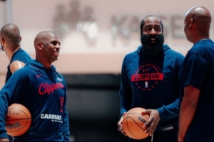 全力出擊！快船訓(xùn)練營首日照片：“燈泡組合”同框 小卡&比爾在列