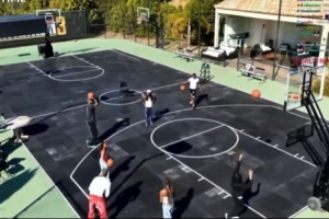 在網(wǎng)紅直播間投三分13僅中2 詹姆斯打趣：我覺(jué)得籃筐有點(diǎn)歪