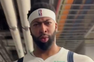 獨(dú)行俠球員被叫全名的反應(yīng)！好幾個(gè)球員驚呆了 露出不可思議表情