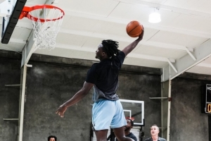 首場NBA季前賽全力出擊 籃球激戰(zhàn)一觸即發(fā)！