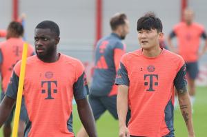 圖片報：金玟哉在歐冠遭受撞擊，今天被安排休息未和球隊一起訓(xùn)練