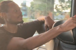 廣州男籃外援今天的課后作業(yè)：記名字??