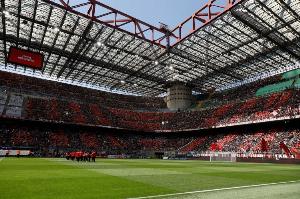 米蘭市官員：建新球場(chǎng)不拆圣西羅？?jī)勺?萬人球場(chǎng)緊挨著有什么用