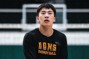 新賽季的NCAA沖啊！王俊杰曬在舊金山大學(xué)球館的訓(xùn)練照：鍛煉