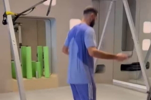 輕松自如！37歲本澤馬社媒曬跳繩訓(xùn)練視頻