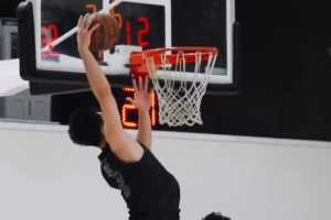 抵達(dá)美國！龍獅NBA季前賽備戰(zhàn)首場訓(xùn)練賽 尋找狀態(tài)激發(fā)潛能中