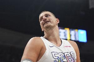 神出鬼沒(méi)！卡梅隆-約翰遜：我還在適應(yīng)約基奇的不看人傳球