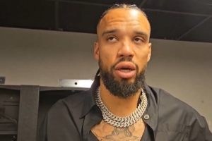 狄龍：持球壓迫做得不錯(cuò) 訓(xùn)練中很多東西在比賽里得到了成功轉(zhuǎn)化