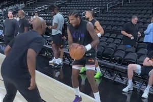 身體看起來無礙！杰倫-格林賽前練習持球干拔三分 命中率相當不錯