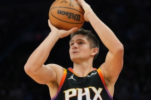 填滿數(shù)據(jù)欄！阿倫11中5&三分6中3拿到13分 另有2板2助1斷1帽