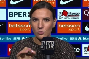 現(xiàn)場記者：齊沃很有趣，他會提前喊該接球的球員，還會喊球員綽號