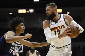 失誤略多！瓦蘭替補13分鐘5中3拿到6分 出現(xiàn)4次失誤&5次犯規(guī)