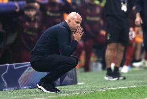 衛(wèi)冕冠軍利物浦單賽季兩次被補(bǔ)時(shí)絕殺，04-05賽季阿森納后首隊(duì)